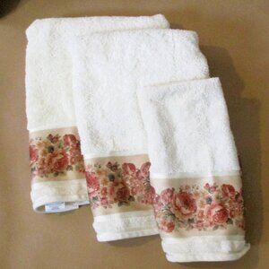 Croscill 2 Bath Towels 1 hand Towel Cream Pink Floral Border Set of 3   bda